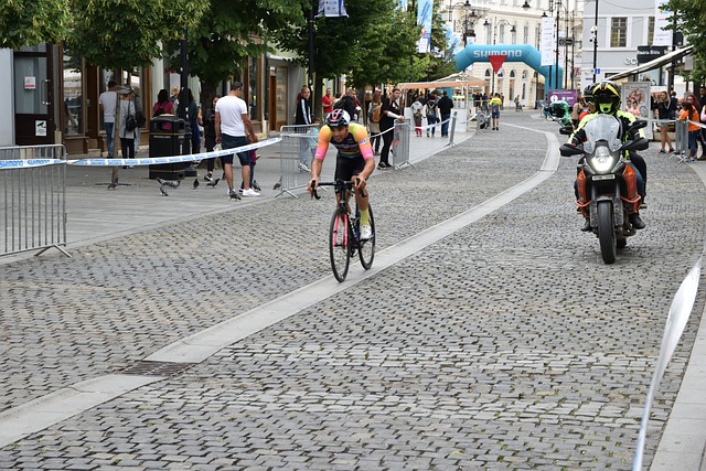 她的出现为 她的出现为